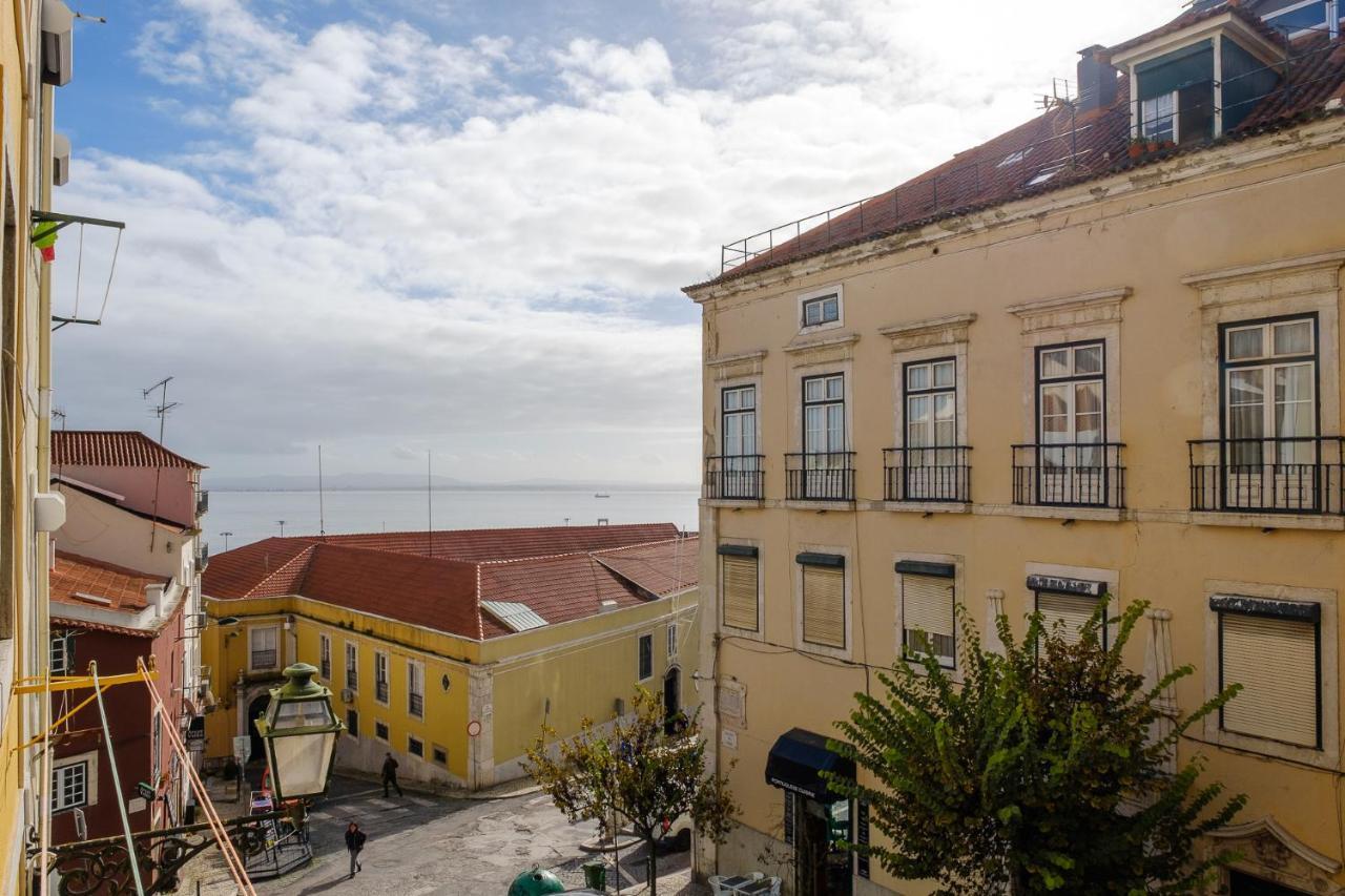 Colourful Alfama Apartment Лісабон Екстер'єр фото
